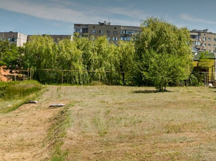 Власти передумали и ввели запрет на строительстве нового ресторана около ТРЦ из-за зеленого куста