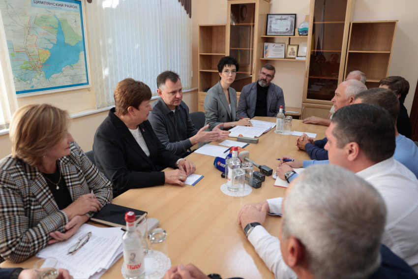 Юрий Слюсарь обсудил с аграриями Цимлянского района компенсацию убытков от непогоды