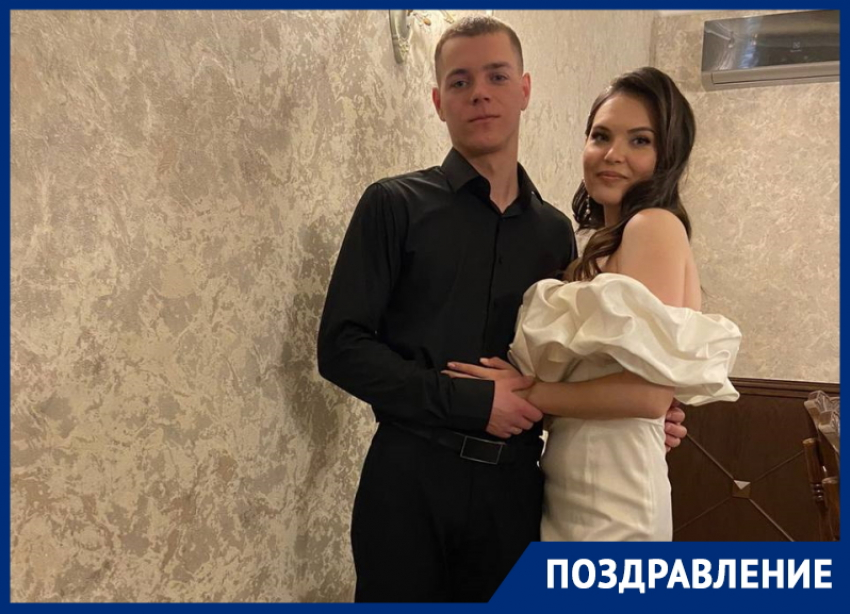 Счастья молодым: Максим и Эвелина Вергун принимают поздравления в день бракосочетания
