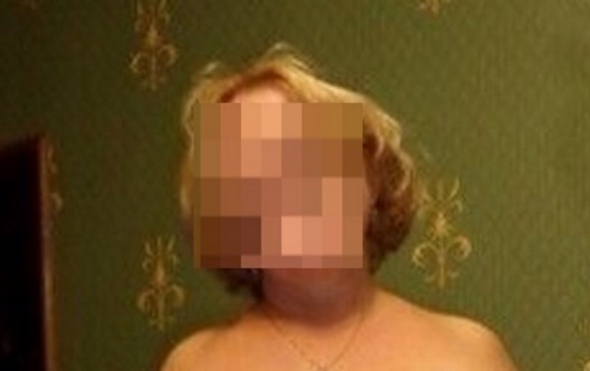 Коллеги волгодонской учительницы, чьи интимные фото попали в сеть, встали на ее защиту