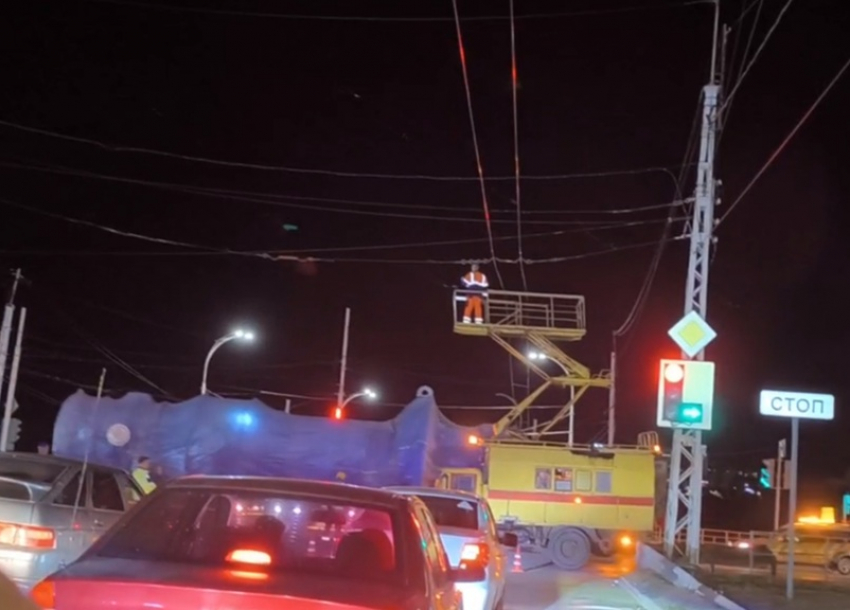 Ради транспортировки оборудования для химического завода в Волгодонске перекрыли путепровод