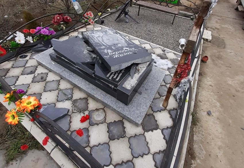 Вандалы устроили погром на могиле волгодонца Вадима Войтова, трагически погибшего два года назад 