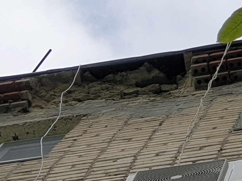 «Объединяйтесь!»: в ДСиГХ нашли способ починить дом с падающими кирпичами на 30 лет Победы 