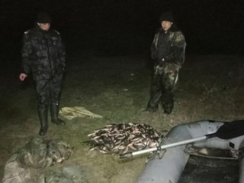 В Волгодонске у базы отдыха провели операцию по задержанию браконьера-полуночника