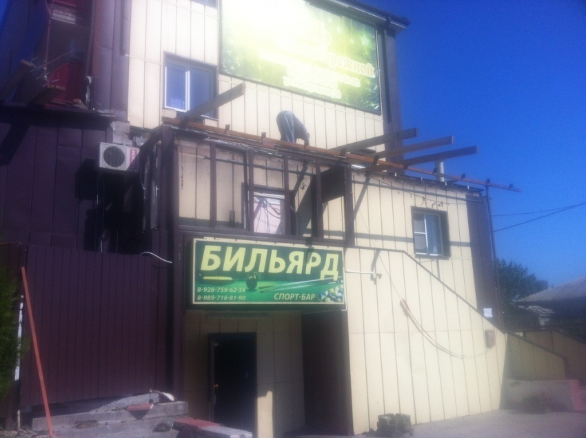 В Волгодонске загорелось здание отеля «На Набережной»