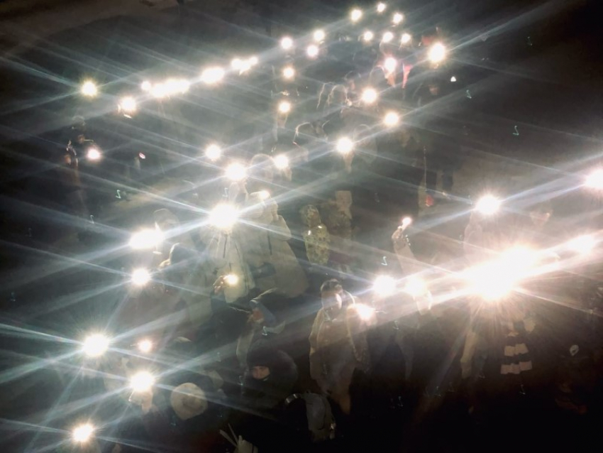 Около 100 волгодонцев выстроили символ «Z» и подсветили «живую инсталляцию» фонариками