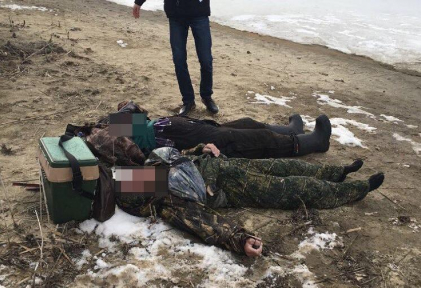 Два рыбака утонули в Волгодонске, провалившись под лед в районе «Казаков»