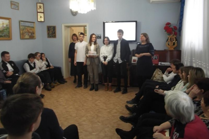 100 лет со дня образования комсомола на Дону начали отмечать в библиотеках Волгодонска 