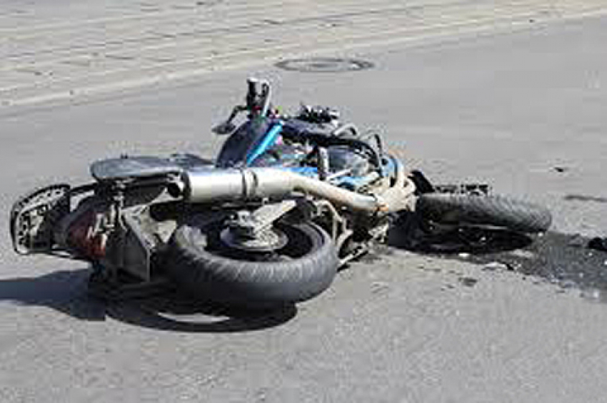 В Волгодонске автомобиль сбил мотоциклиста-подростка