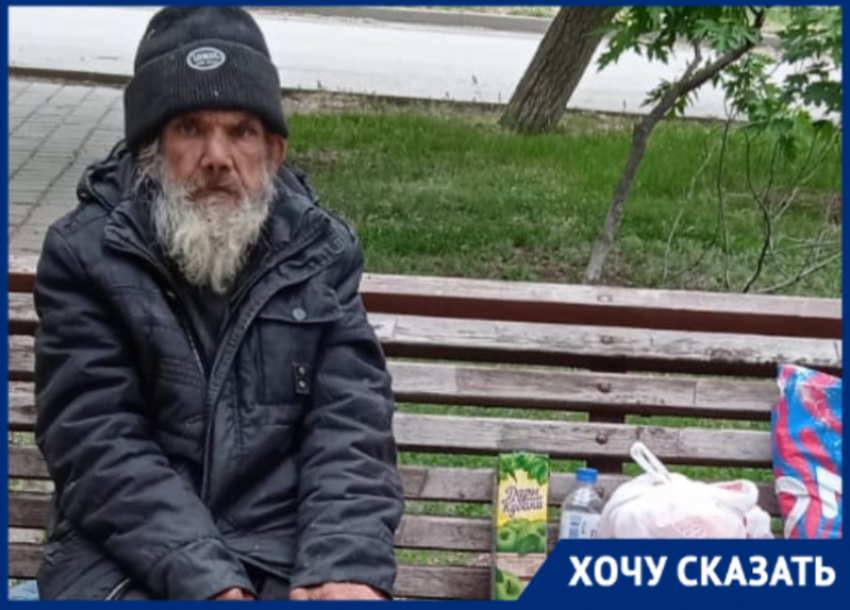«20 лет живу на лавочке»: бездомный мужчина попросил помощи у жителей Волгодонска 