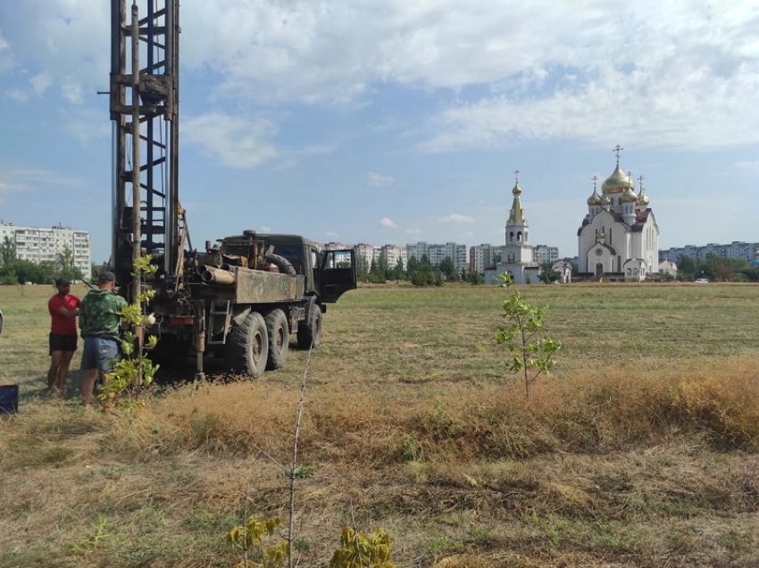 В Молодежном парке началось бурение разведочных скважин