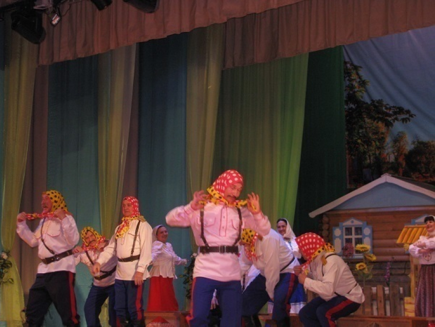 Восьмое марта в Волгодонске встречают с казачье-колхозным колоритом
