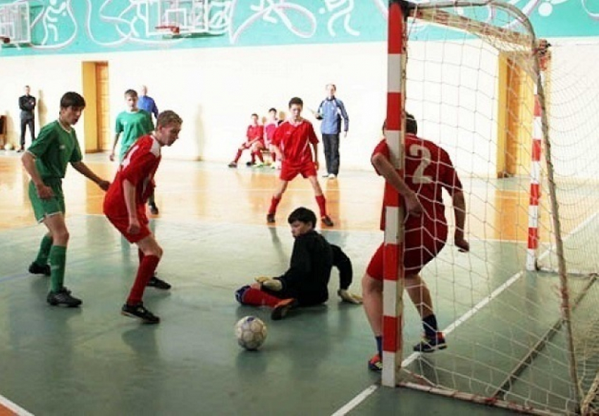 Волгодонцы проголосовали «за» футбол на школьных уроках