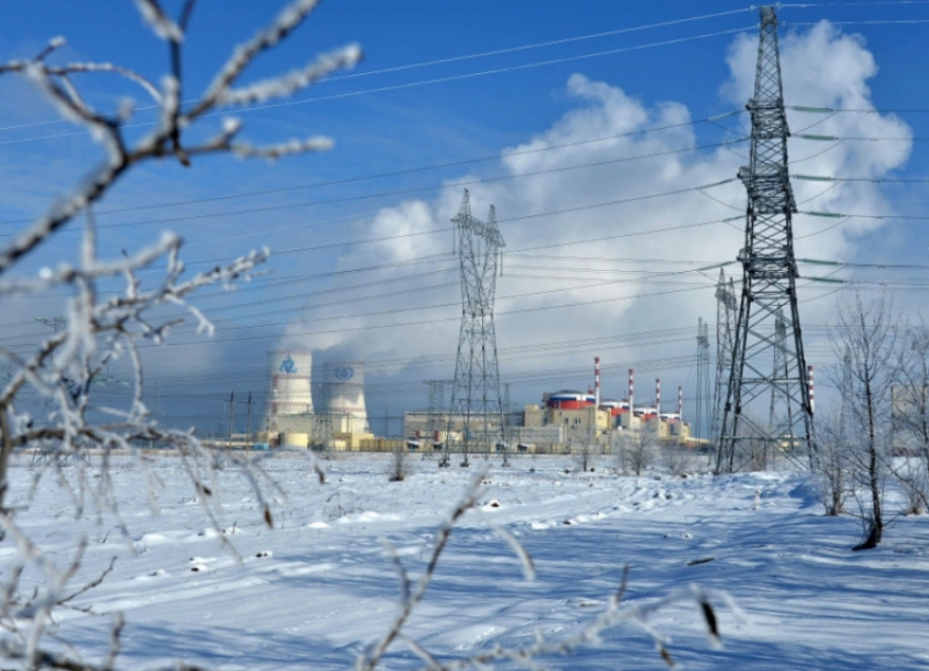 Работников Ростовской АЭС обеспечили теплой спецодеждой и обувью