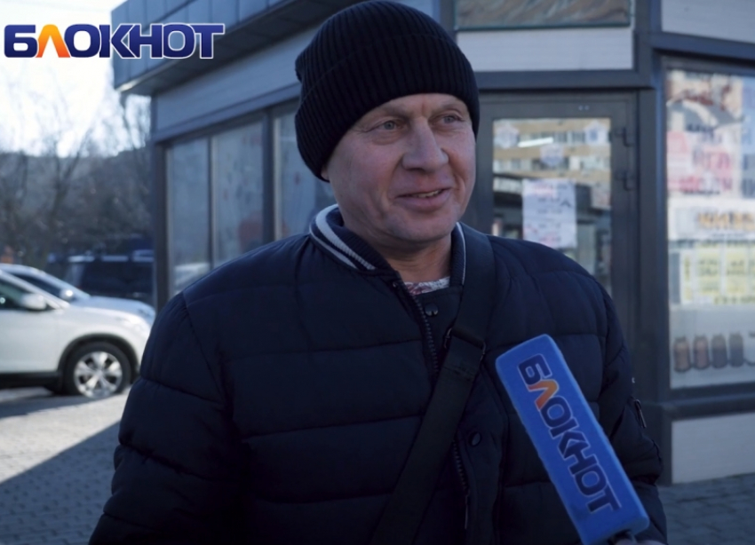 «Устроился на новую работу, купил машину»: как прошел 2022 год для случайных прохожих в Волгодонске