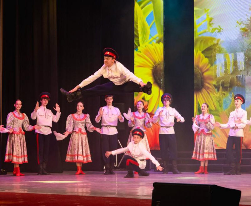 Ансамбль «Околица»: 30 лет в ритме народного танца