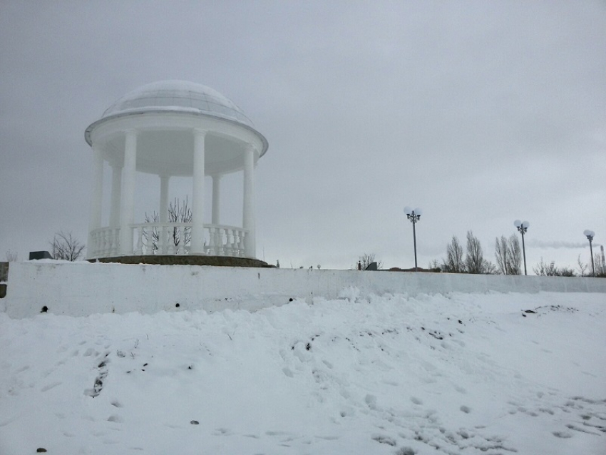 Небольшой снег и местами гололед ожидают Волгодонск в понедельник