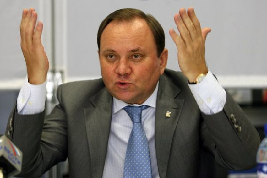 Виктор Дерябкин провел депутатский прием для избирателей в Ростове-на-Дону