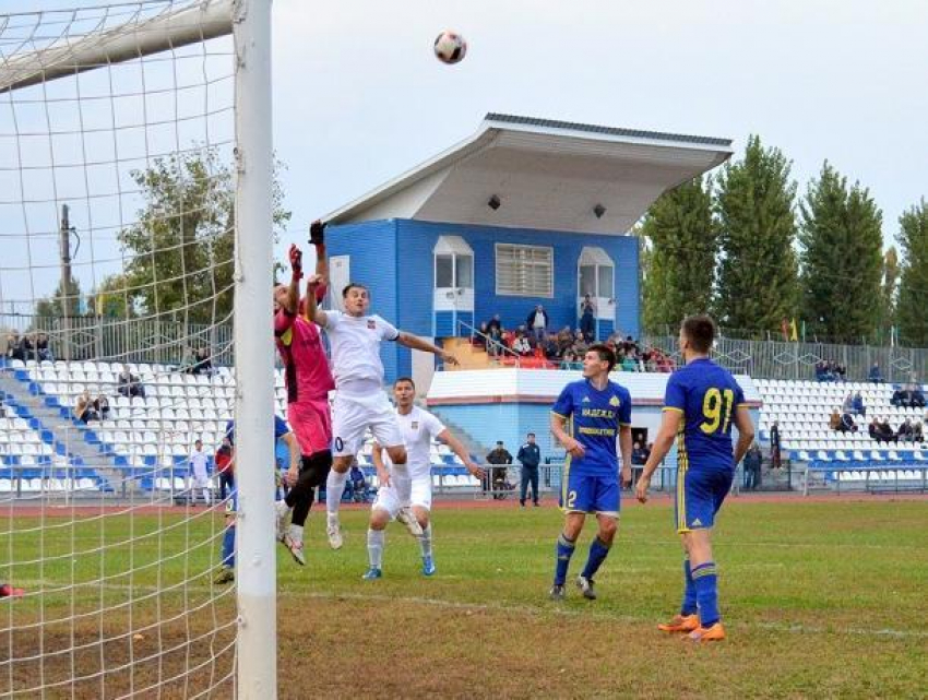 На протяжении всей игры последнего домашнего матча ФК «Волгодонска» зрители находились в напряжении