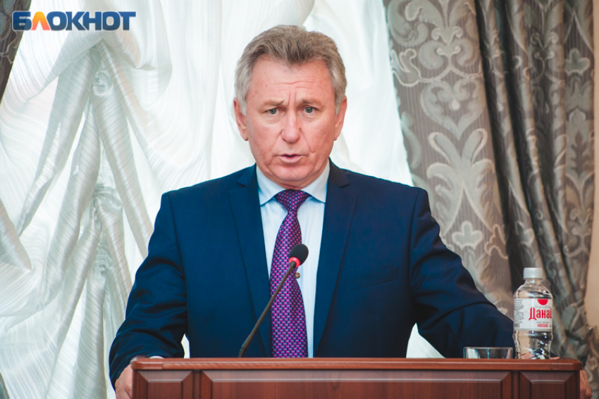 Виктор Мельников выступил с отчетом перед депутатами Волгодонска 