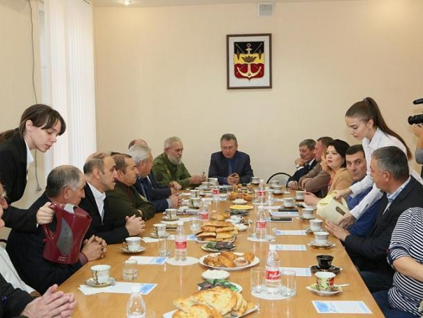 Лидеры политических партий Волгодонска, профсоюзных и национально-культурных  организаций обсудили проблемы города