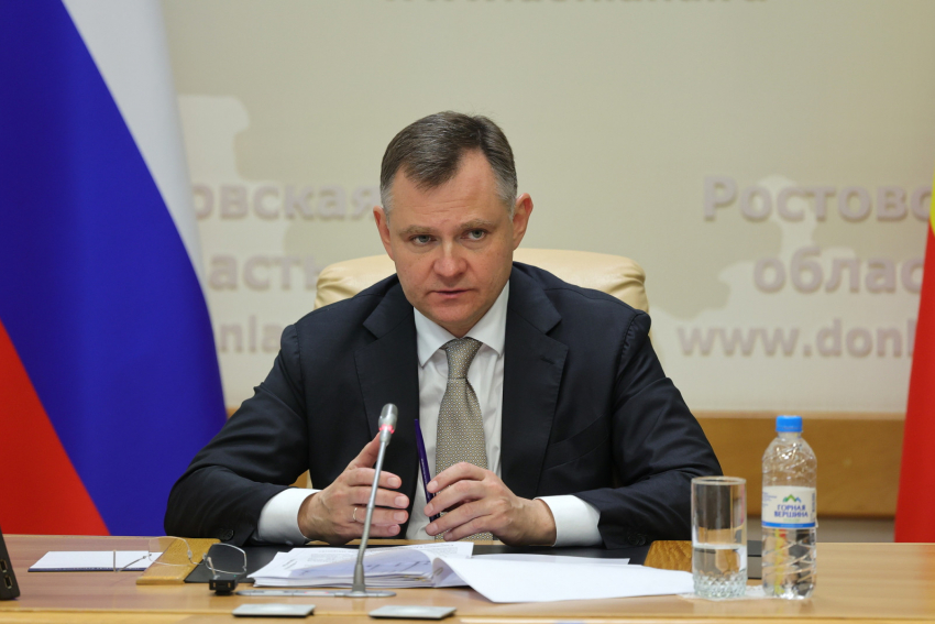 Казаки и волонтёры начнут дежурить на волгодонских АЗС: губернатор Юрий Слюсарь предложил ряд мер для решения проблем с гигантскими очередями 