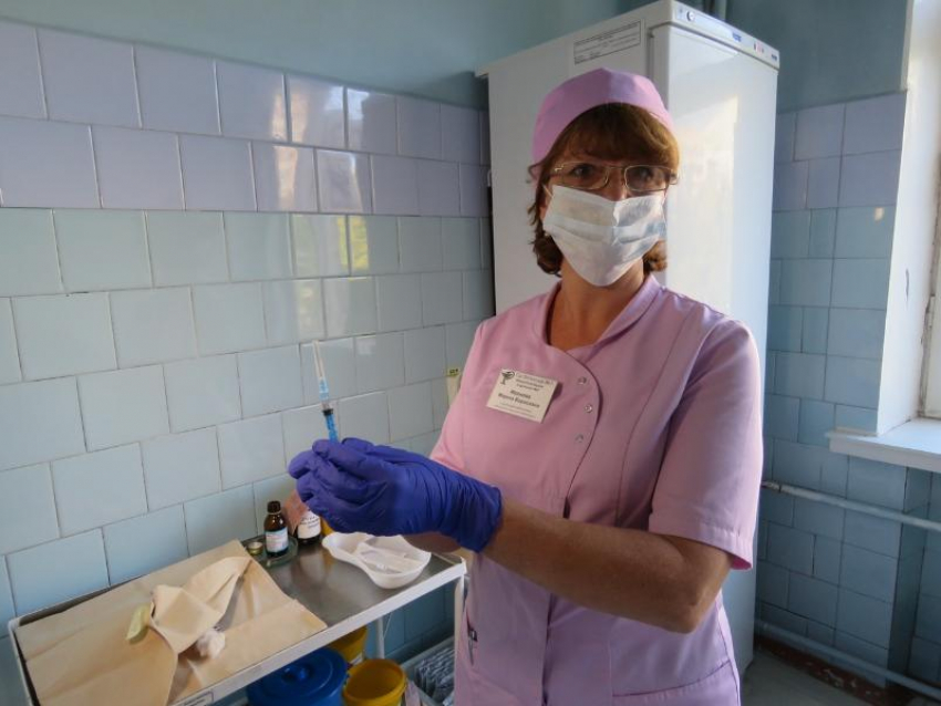 В Волгодонске прививку от коронавируса сделали около 27% горожан, некоторым уже требуется ревакцинация 