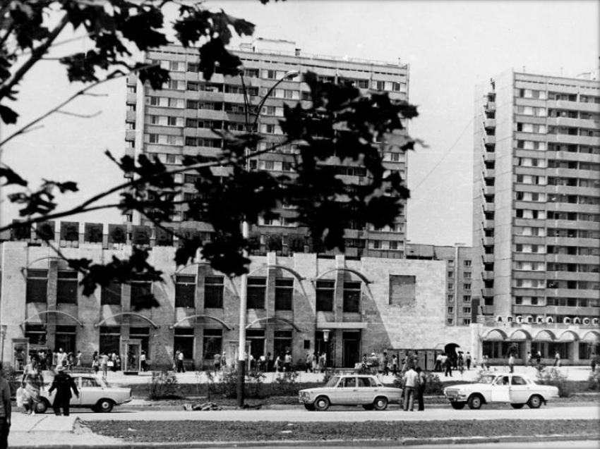 41 год назад Торговый центр распахнул свои двери для жителей Волгодонска 
