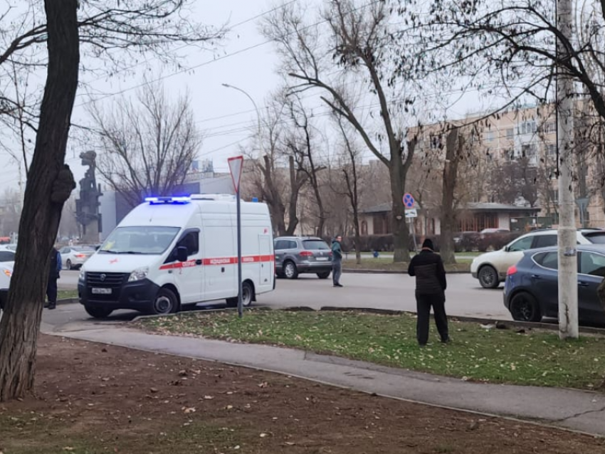 На улице Энтузиастов несовершеннолетний велосипедист попал под колеса автомобиля