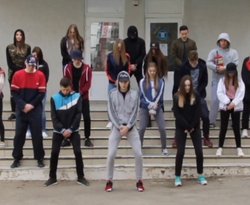 Клип-пародию на песню «Тает лед» записали выпускники Волгодонска