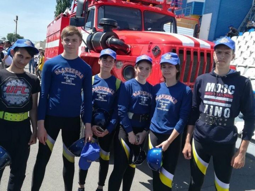 Юные пожарные из Волгодонска стали лучшими на зональных соревнованиях