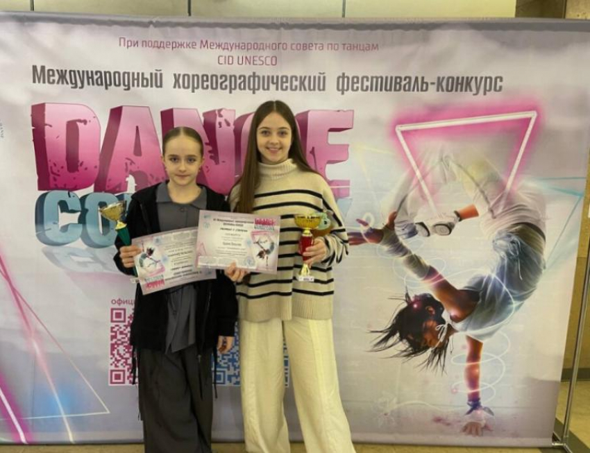 Звание лауреата первой степени  и премию «Ника» на международном фестивале завоевали юные волгодончанки из НАСХ «Вернисаж»  