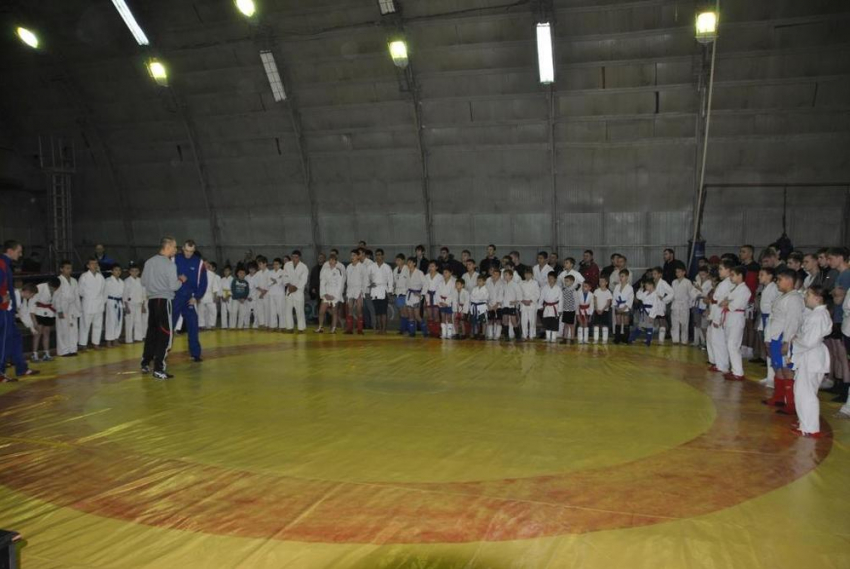 В соревнованиях по рукопашному бою и боевому самбо в Волгодонске приняли участие более 150 спортсменов