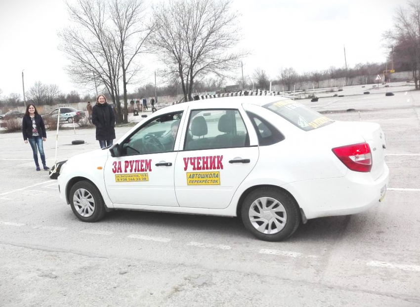Новогодняя лотерея в автошколе «Перекресток»: выиграй скидку на обучение