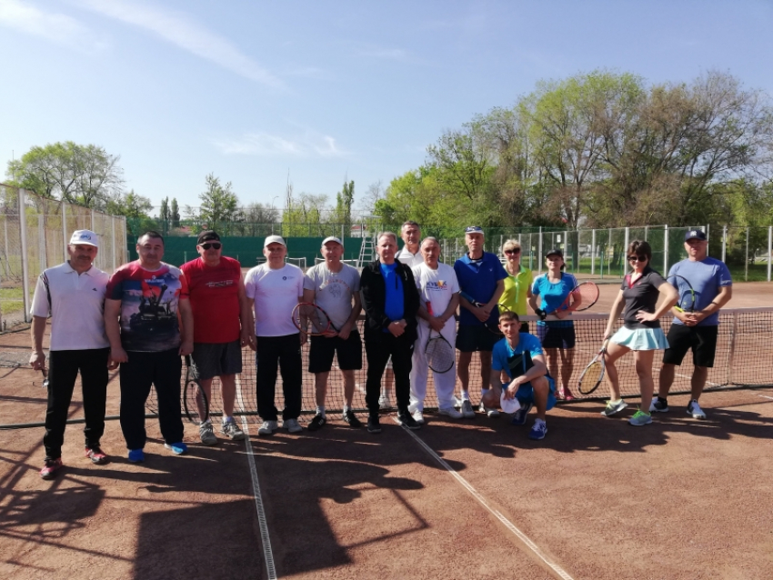 Более 60 теннисистов из Волгодонска сразились на кортах в преддверии праздника Победы