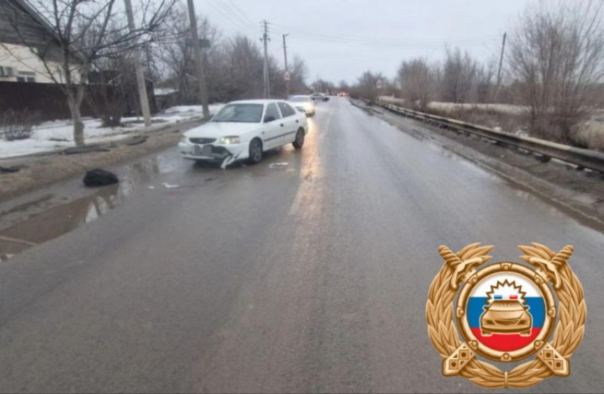 Выскочила из темноты на скользкую дорогу: водитель сбил насмерть женщину в Красном Яру