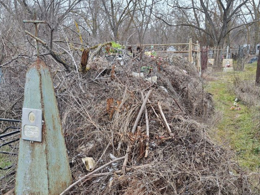 К Пасхе коммунальщики города приведут в порядок все кладбища Волгодонска 