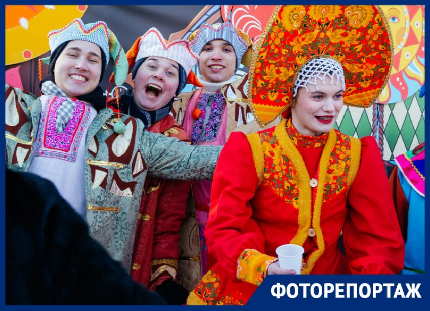 Весело и задорно волгодонцы поедали блины в первые дни весны