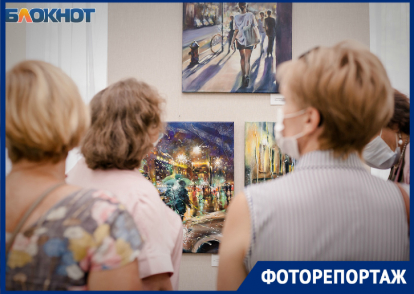«Город старый, город новый»: в Волгодонске открылась выставка художественных работ