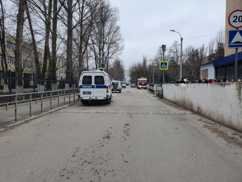 Школу №5 Волгодонска эвакуировали из-за подозрительного предмета 
