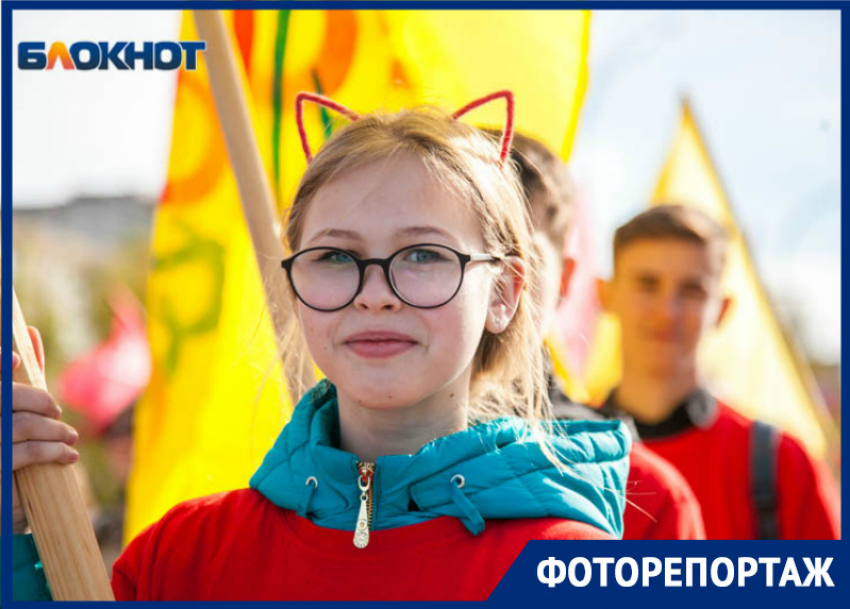 «Найди себя на фото»: карнавальное шествие с открытия «Южного ветра» в Волгодонске