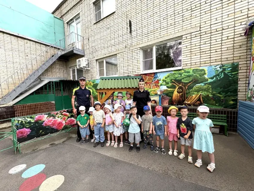 Маленькие пешеходы и большие правила: «светиться» ради жизни научили воспитанников детского сада  «Катюша»    