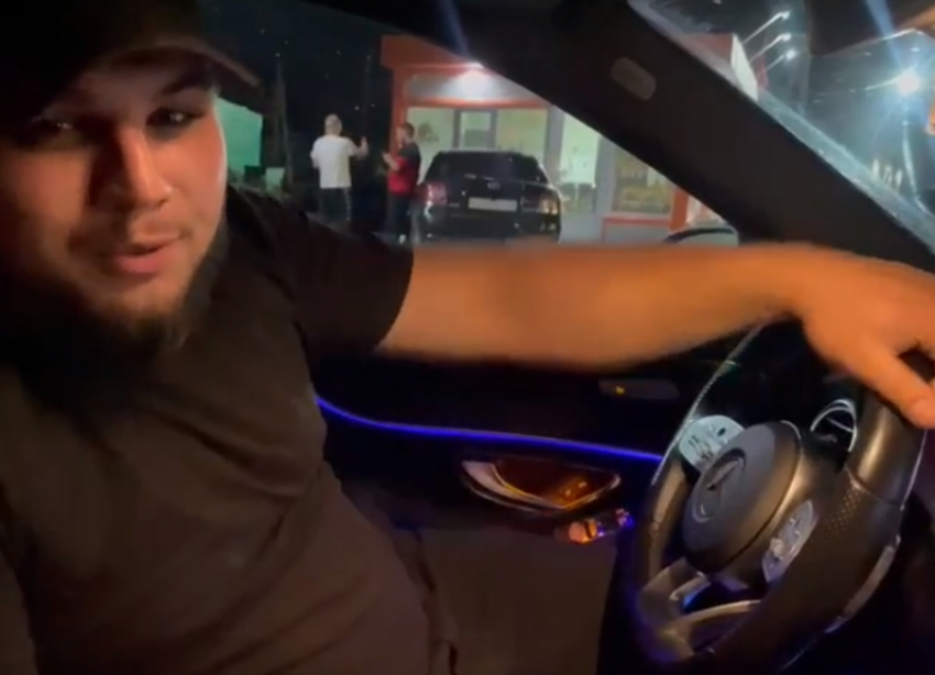«Наркотиков там не было»: поджегший свой автомобиль на трассе Ростов-Волгодонск мужчина записал видеообращение