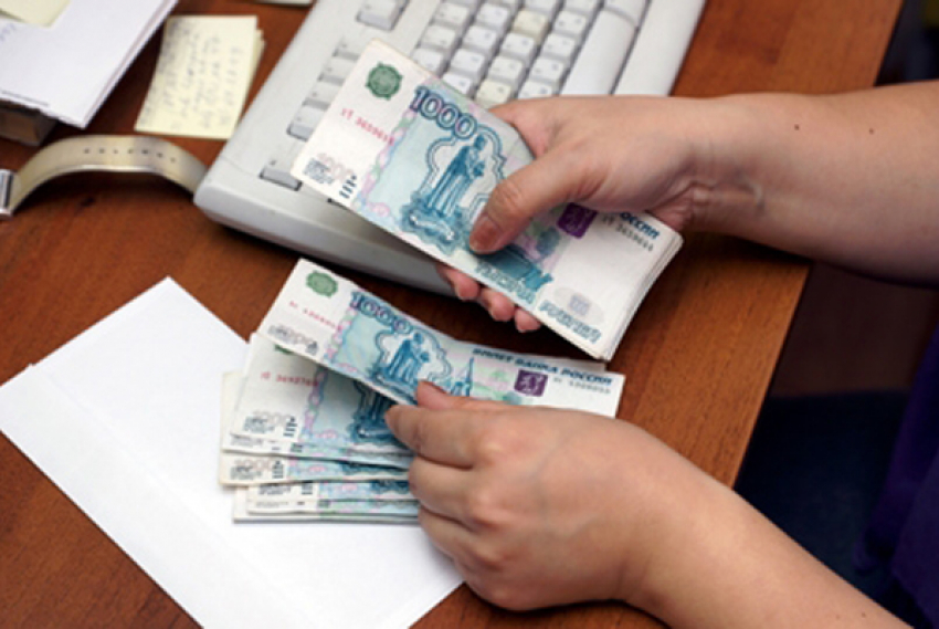 Волгодонским бюджетникам пообещали повысить зарплату с октября