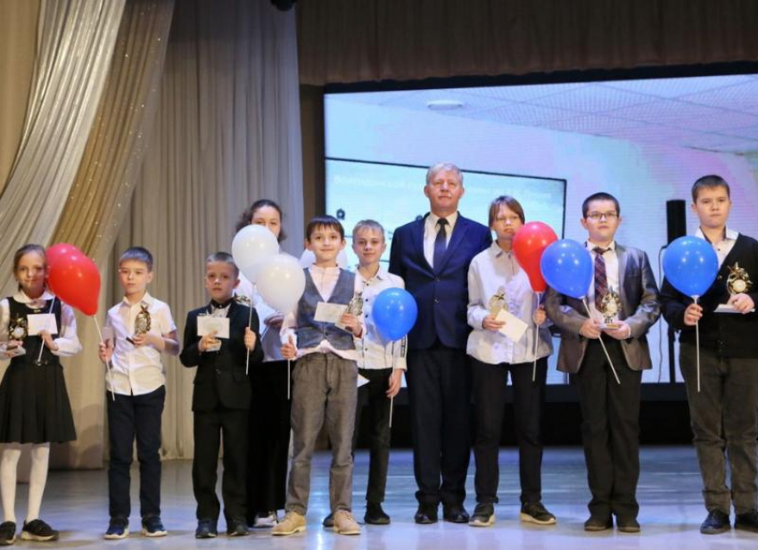 В Волгодонске поздравили победителей зональной научно-практической конференции Академии юных исследователей 