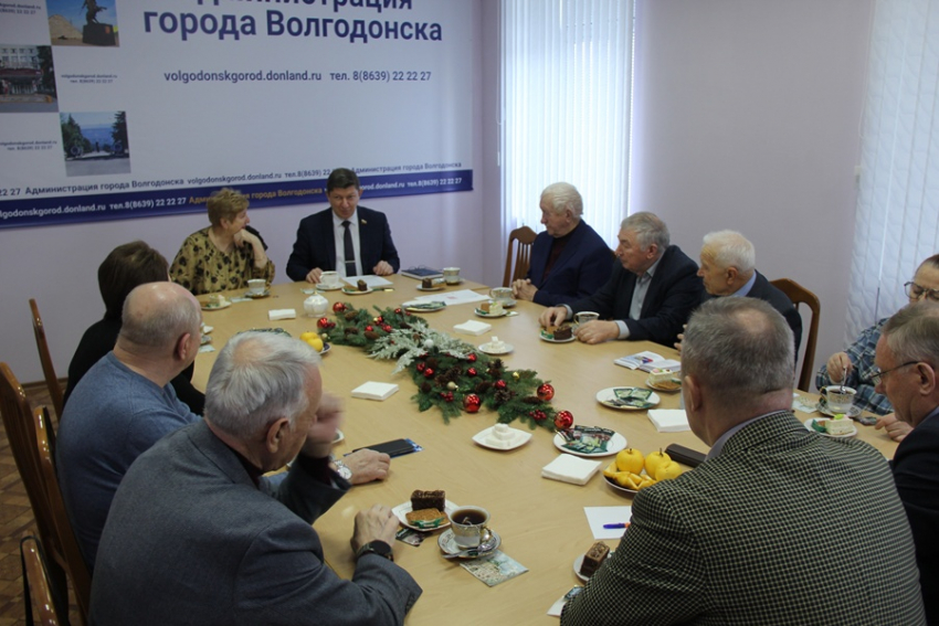 Кто город строил, тот и советует: ветераны муниципальной службы будут участвовать в работе депутатов Волгодонской Думы