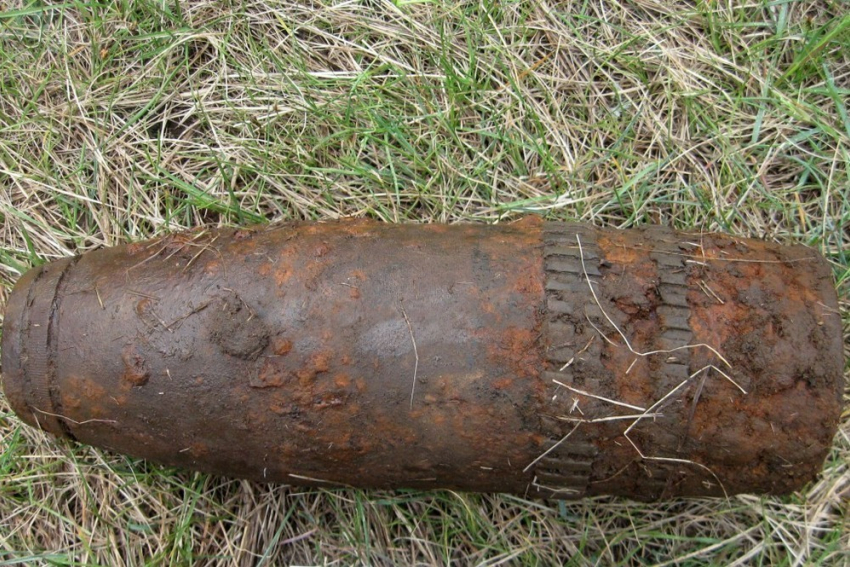 В Морозовском районе обнаружили артиллерийский снаряд