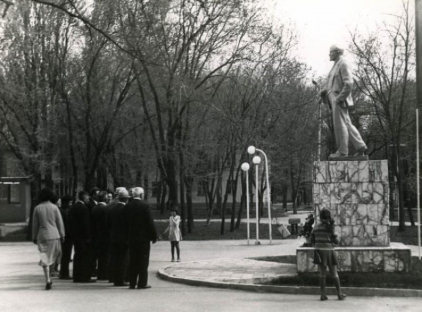 65 лет исполнилось запоздалому памятнику Ильичу в Волгодонске