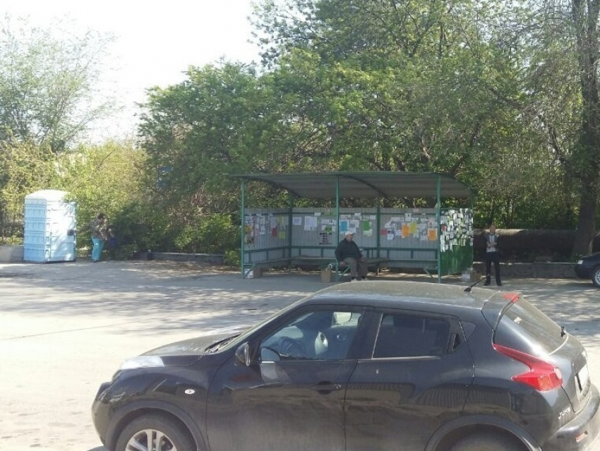 На въезде в Волгодонск поставили биотуалет