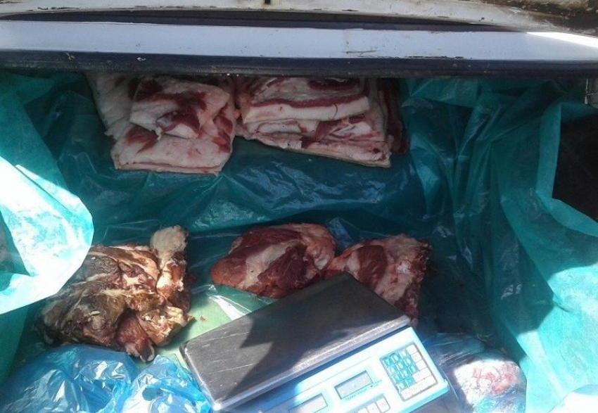 Рискуя здоровьем и жизнью волгодонцы продолжают покупать мясо из багажников машин 